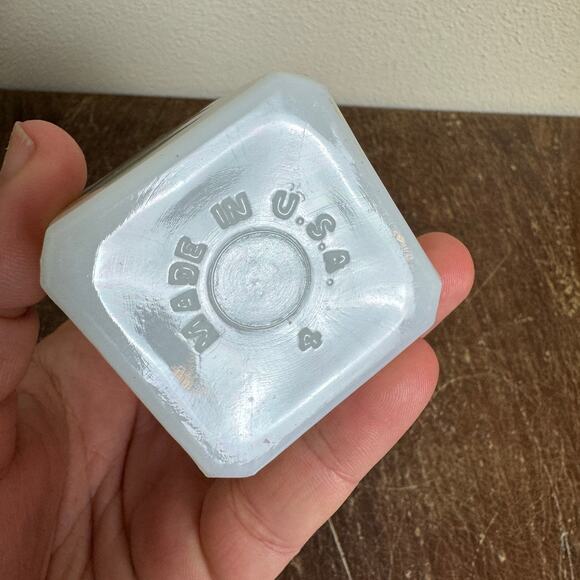 Vintage Milk Glass Made in USA metal‎ top Single Shaker - Picture 5 of 7